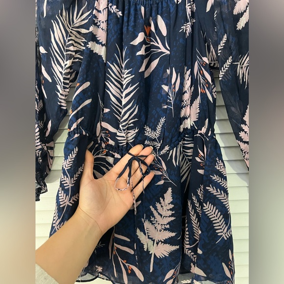 Diane Von Furstenberg Silk Top, Size 8 - Picture 5 of 7